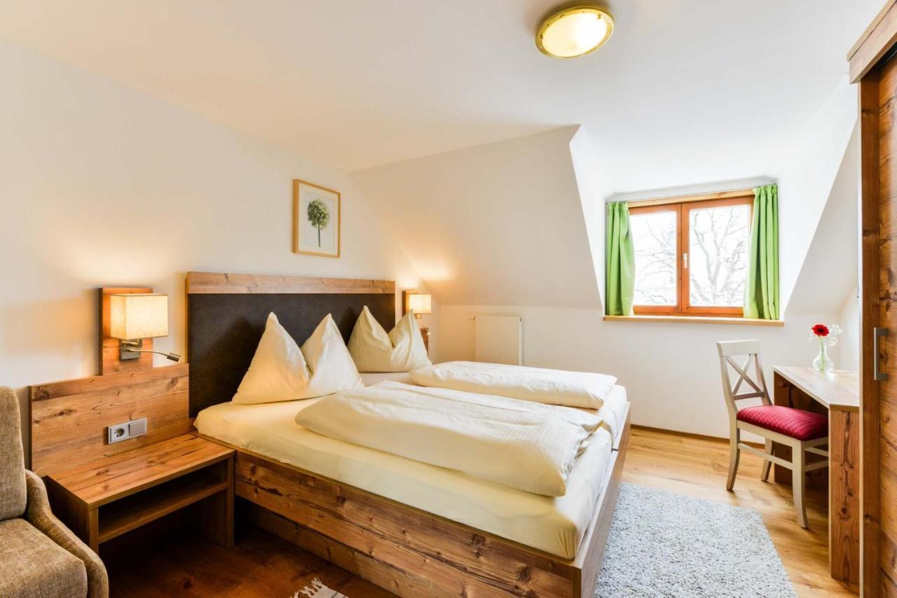 Hotel Und Kirchberger 3*